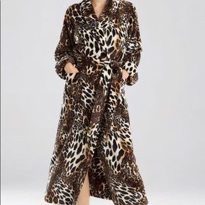 Natori plush leopard robe new w/tags